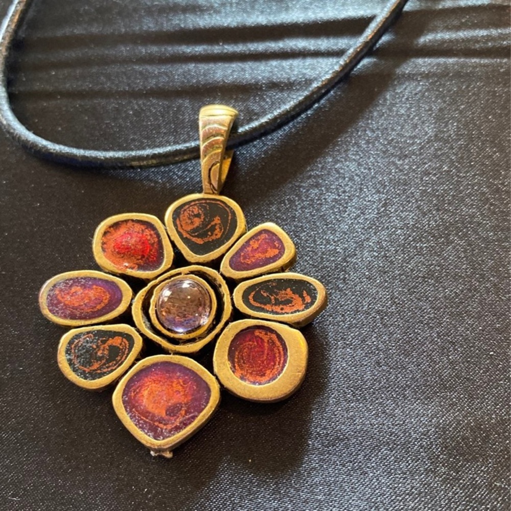 Chicos 2 sided Necklace on Leather Cord! Can be worn on both sides!